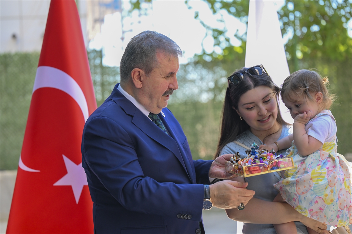 BBP Genel Başkanı Destici, partililerle bayramlaştı: