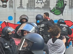 BERLİN (AA) – Almanya’nın başkenti Berlin’de Filistin’e destek gösterisinde çok