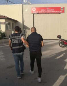 BİLECİK (AA) – Bilecik'te, kendilerini polis olarak tanıtarak isimlerinin terör