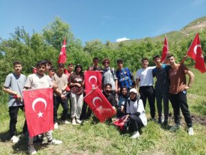 BİNGÖL (AA) – Bingöl'ün Adaklı ilçesinde doğaya ve tarihi alanlara