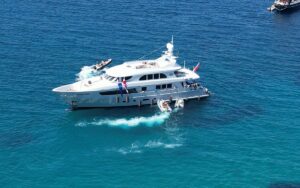 - Yapımı 3 yılda biten yat charter olarak hizmet verecek