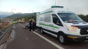 BURSA (AA) – Bursa'nın Orhangazi ilçesi İstanbul-İzmir Otoyolu'nda iki otomobilin