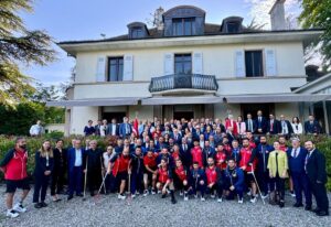 - Futbolcular ve teknik heyetle sohbet eden Işıkhan, 2024 Avrupa