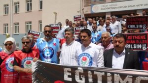 ÇORUM (AA) – Çorum'da eğitim sendikaları üyeleri, okul müdürünün ve
