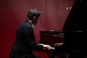 - Resitalde, 2022'de Vendome Piyano Yarışması'nda birincilik ödülünü kazanan derneğin