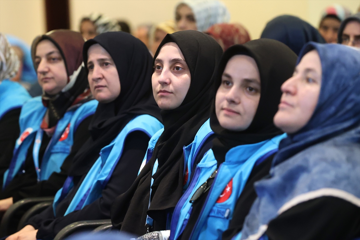Diyanet İşleri Başkanı Erbaş, kadın irşat görevlileriyle bir araya geldi: