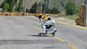 ERZİNCAN (AA) – Dünya Kaykay İniş Şampiyonası, Erzincan Ergan Dağı'nda