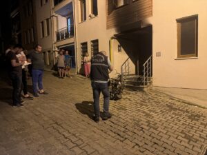 EDİRNE (AA) – Edirne'de bir apartmanın girişine park edilen motosiklette