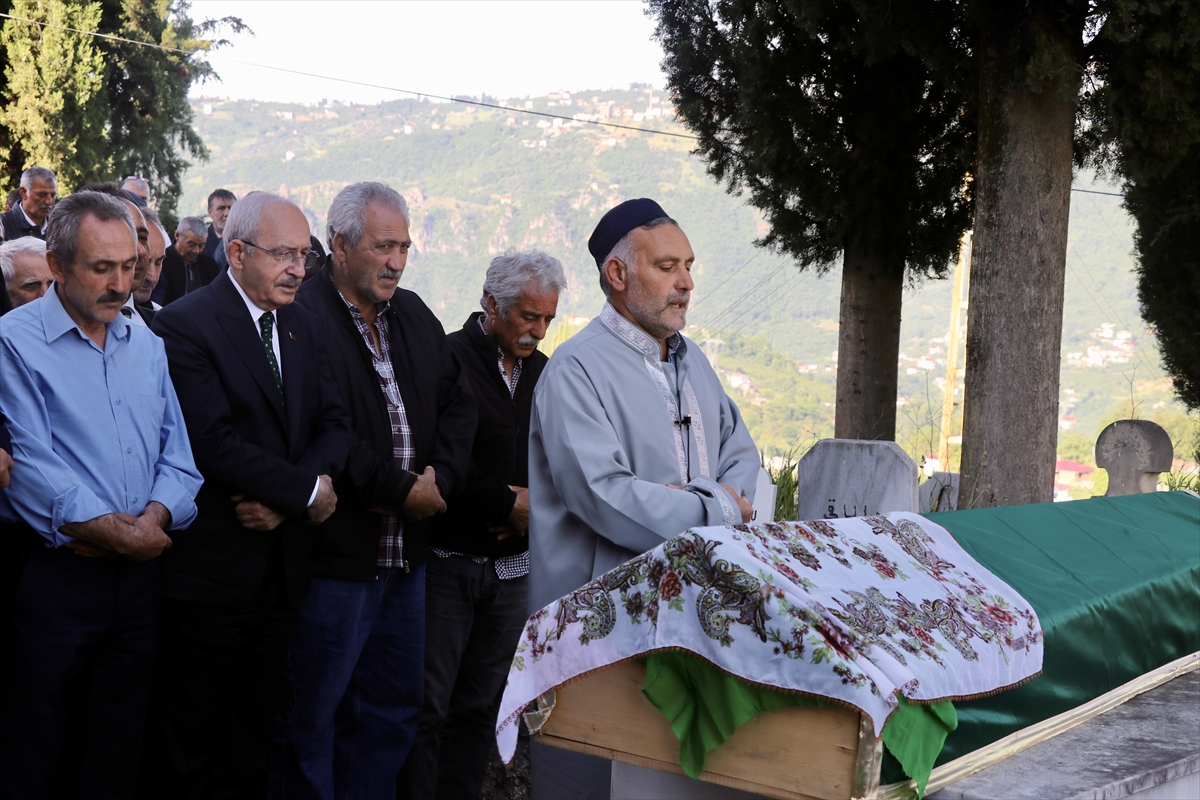 Eski CHP Genel Başkanı Kılıçdaroğlu, Trabzon'da cenaze törenine katıldı