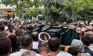 İSTANBUL (AA) – Fatih'te, otomobiliyle ilerlerken silahla vurulması sonucu yaralı