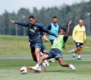 DÜZCE (AA) – Düzce'de kampa giren Fenerbahçe, yeni sezon hazırlıklarına