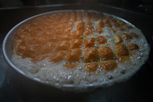 - Talepleri karşılayabilmek için çift vardiya çalışılan kentte bayram arifelerinde