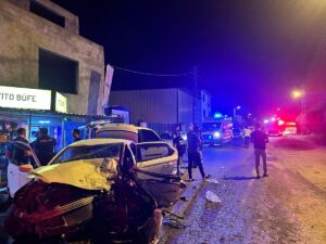 HATAY (AA) – Hatay'ın Dörtyol ilçesinde otomobil ile hafif ticari