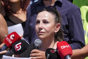 ANKARA (AA) – Ankara'da bir araya gelen hayvanseverler, sahipsiz hayvanlara