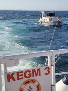 İSTANBUL (AA) – Heybeliada açıklarında arızalanan tekne, Kıyı Emniyeti Genel