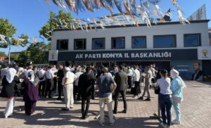 - "Size layık olmak için gayret gösteriyoruz, çok ama çok