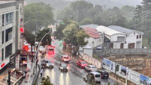 - Aydos Ormanı ve Beykoz Örnekköy'de kısa süreli dolu yağdı