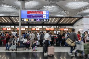 - Bugün İstanbul Havalimanı'ndan 1608, Sabiha Gökçen Havalimanı'ndan da 743