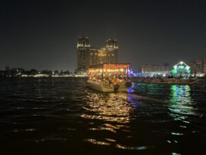 KAHİRE (AA) – Mısır'ın başkenti Kahire'de sıcak havadan bunalanlar akşam