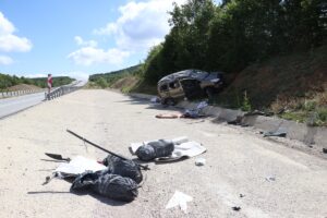 KASTAMONU (AA) – Kastamonu'da devrilen hafif ticari araçtaki 3'ü çocuk