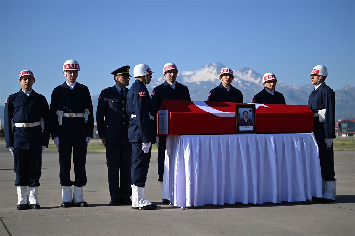 Kayseri'de kaza kırıma uğrayan eğitim uçağında şehit olan pilotlar için tören düzenlendi