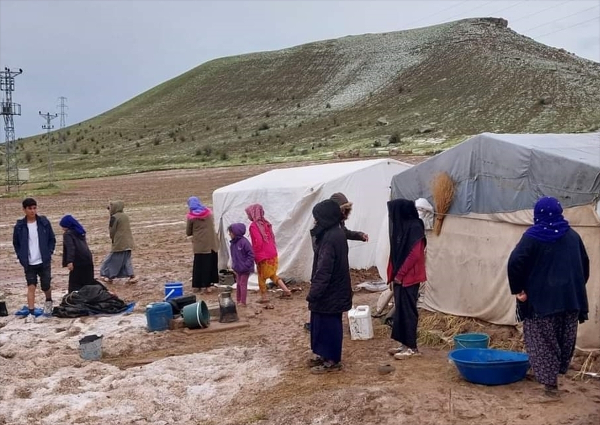 Kayseri'deki selde çadırları zarar gören tarım işçileri otele yerleştirildi