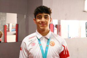 TEKİRDAĞ (AA) – Küçük yaşlarda başladığı kick boksta dünya ve