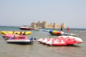 MERSİN (AA) – Mersin'in turizm merkezlerinden Kızkalesi'ndeki turizm tesislerinin Kurban