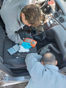 - Şüphelilerin, "change" yöntemiyle motor ve şasi numaraları değiştirilip sattıkları