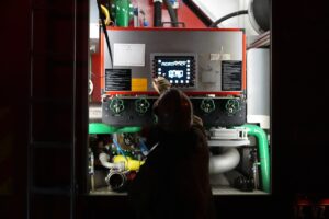 İSTANBUL (AA) – Küçükçekmece'de geri dönüşüm deposunda çıkan yangın itfaiye