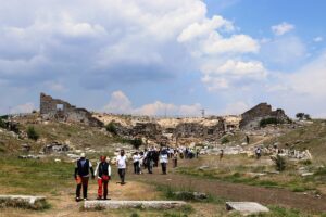 KÜTAHYA (AA) – Kütahya'nın Çavdarhisar ilçesindeki Aizanoi Antik Kenti'nde düzenlenen