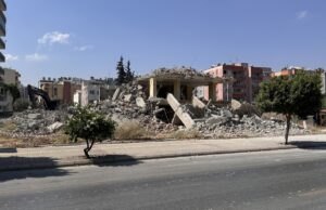 - Binanın yıkılması cep telefonu kamerasınca kaydedildi