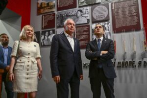 MOSKOVA (AA) – Rusya’nın başkenti Moskova’da, ölümünün 61. yılında şair