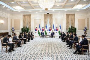 TAŞKENT (AA) – Özbekistan Cumhurbaşkanı Şevket Mirziyoyev ve Güney Kore
