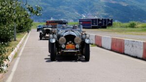 - Toplam 14 bin 500 kilometrelik Pekin-Paris Klasik Otomobil Rallisi'nde,