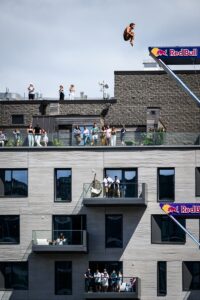 - Etapta, kadınlarda Avustralyalı Rhiannan Iffland, erkeklerde Aidan Heslop birinci