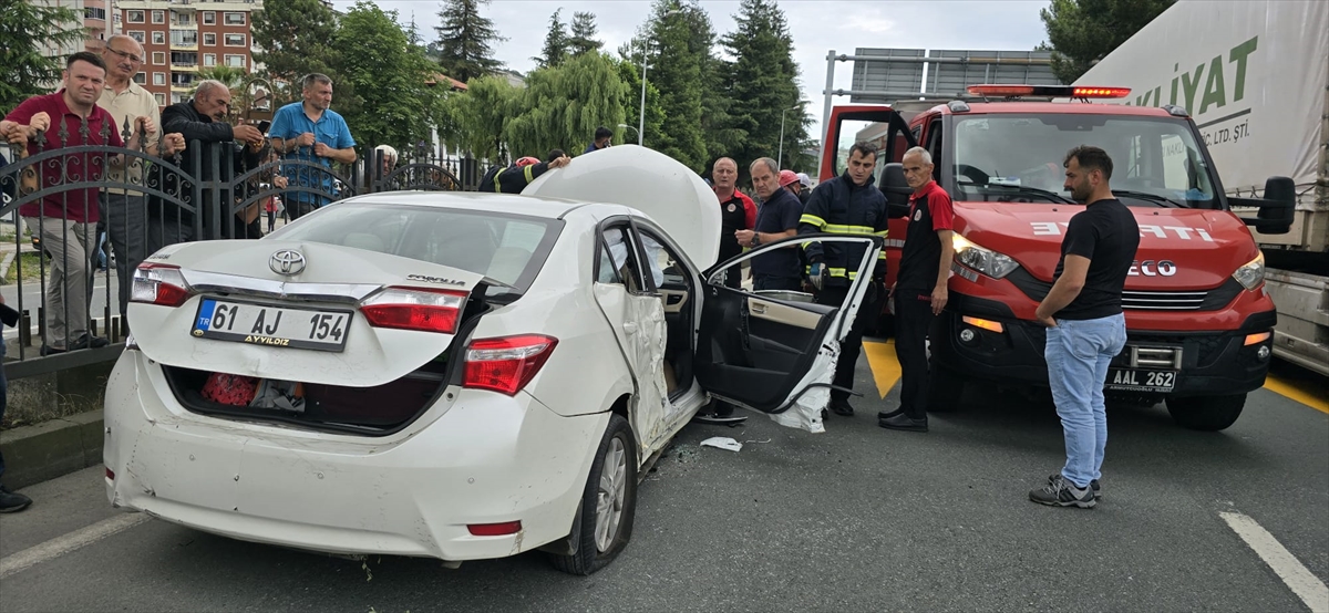 Rize'deki trafik kazasında 3 kişi yaralandı
