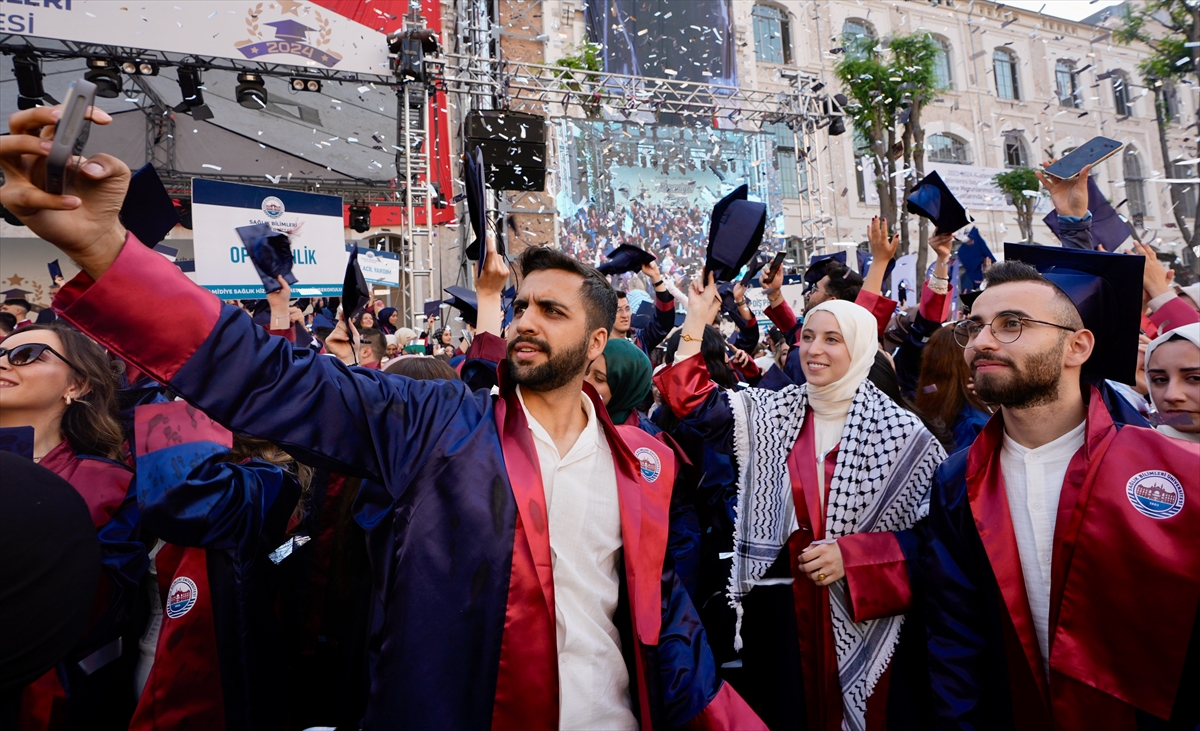 Sağlık Bilimleri Üniversitesi'nde mezuniyet heyecanı