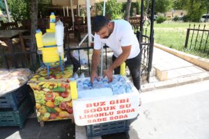 ŞANLIURFA (AA) – Şanlıurfa'da sıcak hava yaşamı olumsuz etkiliyor. Türkiye'de