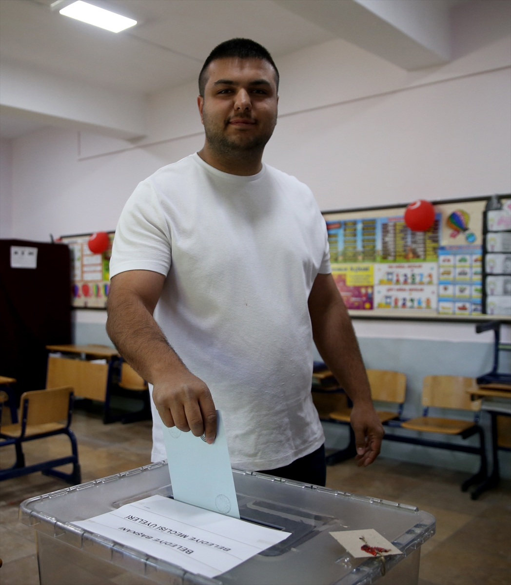 Seçimlerin yenilendiği Pınarbaşı'nda oy kullanma işlemi başladı