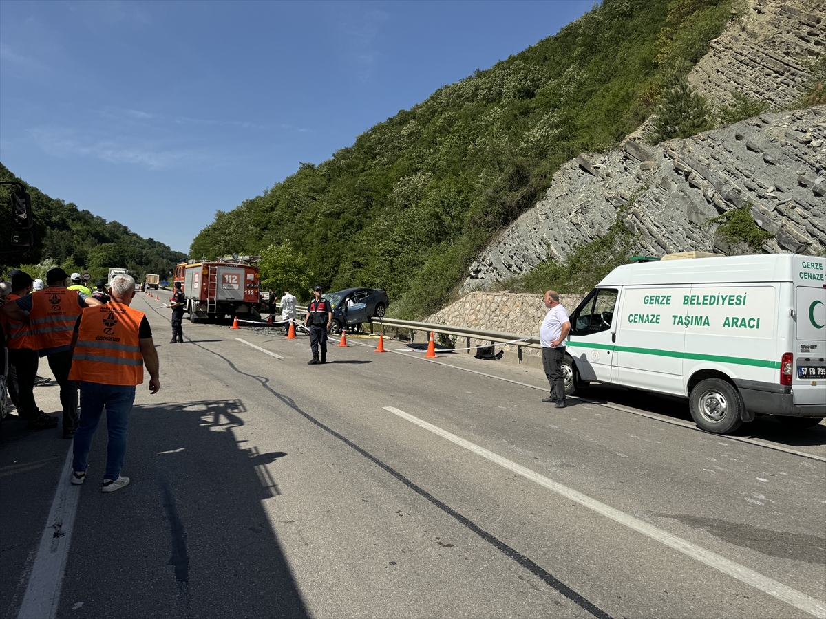 Sinop'ta otomobille sağlık personelinin bulunduğu araç çarpıştı, 3 kişi öldü, 3 kişi yaralandı
