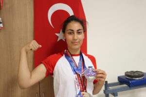 KİLİS (AA) – İBRAHİM ÖZCAN – Bilek güreşinde 2 yılda