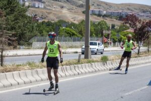 BİTLİS (AA) – Türkiye Kayak Federasyonu tarafından Bitlis'in Ahlat ilçesinde