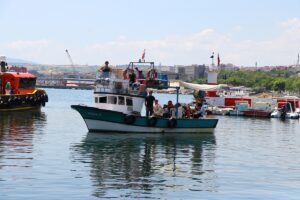 TEKİRDAĞ (AA) – Tekirdağ'da balıkçılar, özel çocuklar için tekne turu