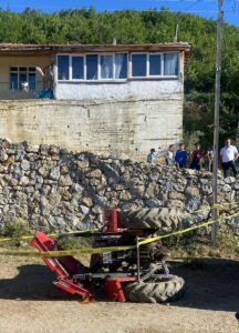 TOKAT (AA) – Tokat'ta traktörün devrilmesi sonucu 1 çocuk öldü,