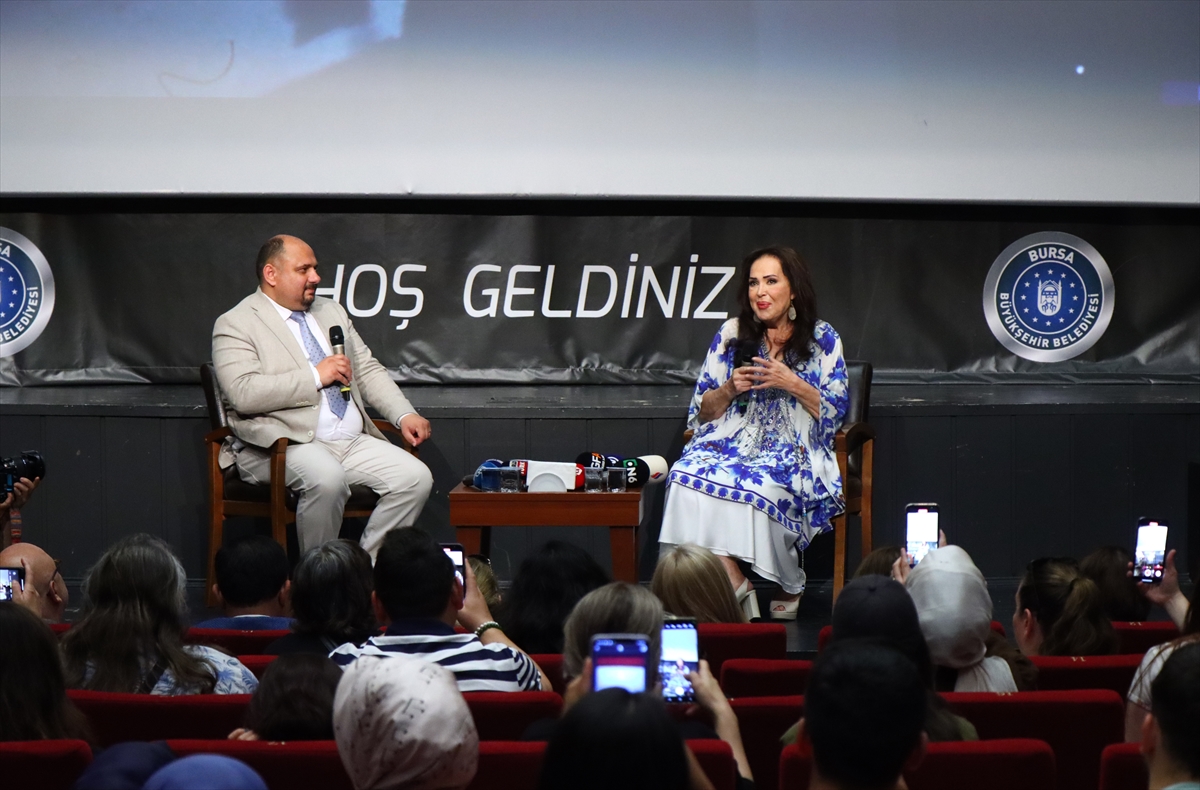 Türkan Şoray Bursa'da Kültür Yolu Festivali'nde sevenleriyle buluştu