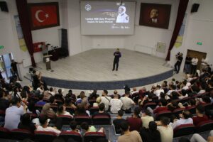 KÜTAHYA (AA) – Türkiye'nin ilk astronotu Alper Gezeravcı, Kütahya'da kendisi