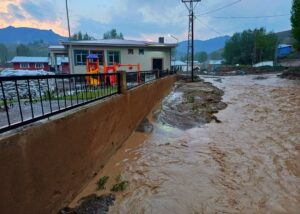 VAN (AA) – Van Valisi Ozan Balcı, selden etkilenen Saray