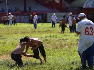 - Organizasyonda üçüncü gün güreşleri, minik boy pehlivanların mücadeleleriyle başladı