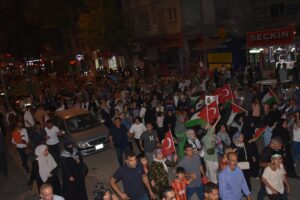 ADIYAMAN (AA) – Adıyaman'da toplanan bir grup, İsrail'in Gazze'ye yönelik